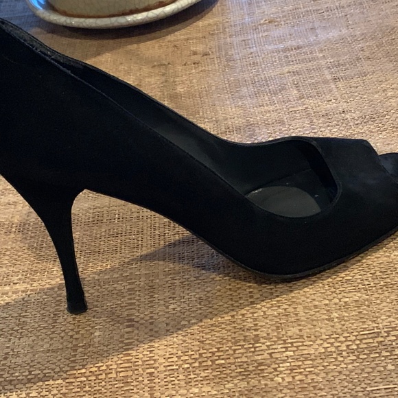 Stuart Weitzman - Picture 6 of 7